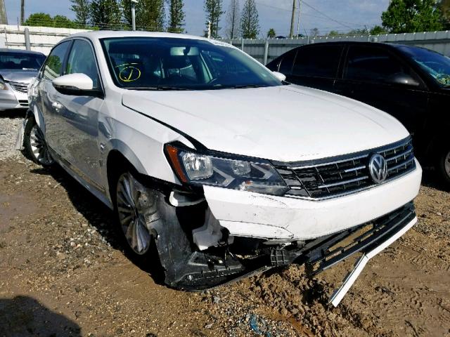 1VWBT7A30GC009031 - 2016 VOLKSWAGEN PASSAT SE WHITE photo 1