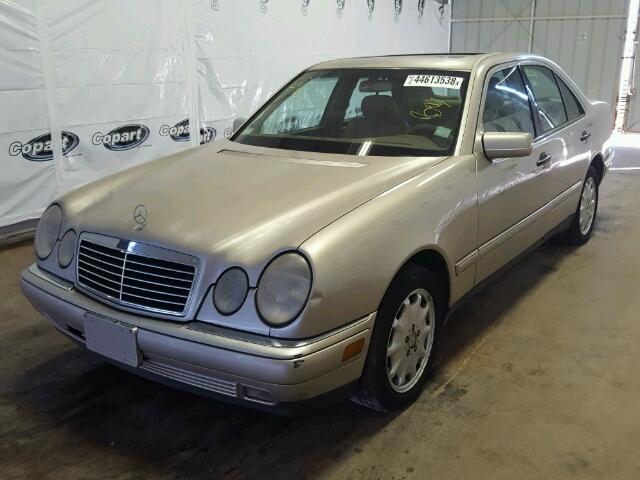 WDBJF65F2WA648797 - 1998 MERCEDES-BENZ E 320 GOLD photo 2