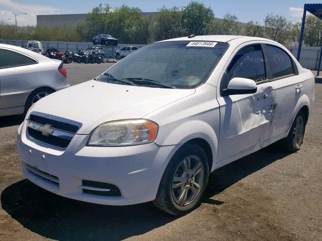 KL1TD5DE8AB113664 - 2010 CHEVROLET AVEO LS WHITE photo 2