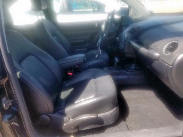 3VWPW3AG9AM021158 - 2010 VOLKSWAGEN NEW BEETLE Schwarz Foto 5