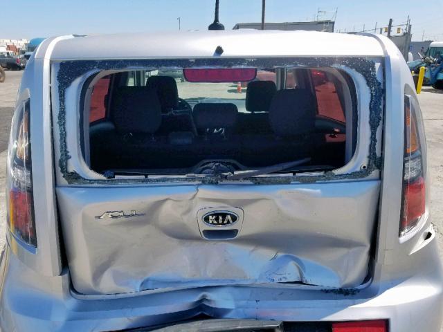 KNDJT2A19B7266805 - 2011 KIA SOUL SILVER photo 9