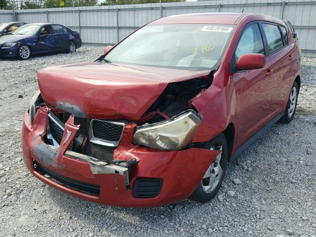 5Y2SP6E81AZ417257 - 2010 PONTIAC VIBE RED photo 2