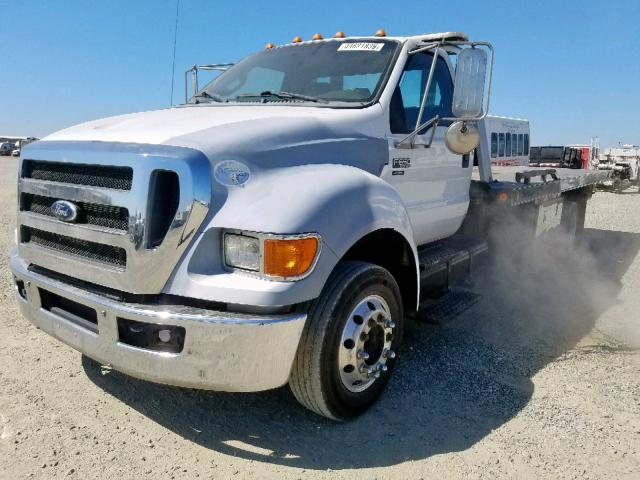 3FRWF6FC0BV433778 - 2011 FORD F650 SUPER WHITE photo 2