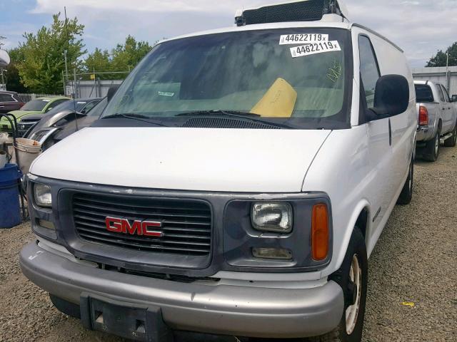 1GTHG39F911131480 - 2001 GMC SAVANA G35 WHITE photo 2