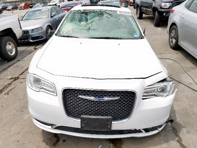 2C3CCAKG2JH268800 - 2018 CHRYSLER 300 LIMITE WHITE photo 9