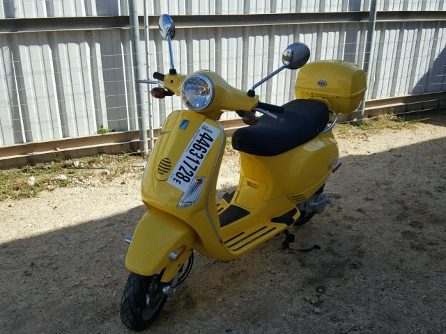 ZAPC386B095010635 - 2009 VESPA LX 50 YELLOW photo 2