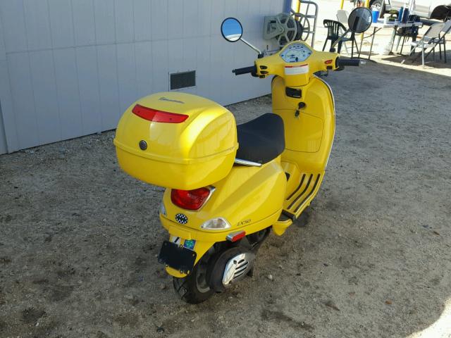 ZAPC386B095010635 - 2009 VESPA LX 50 YELLOW photo 4