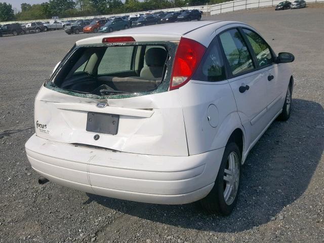 3FAFP37Z13R150026 - 2003 FORD FOCUS ZX5 WHITE photo 4