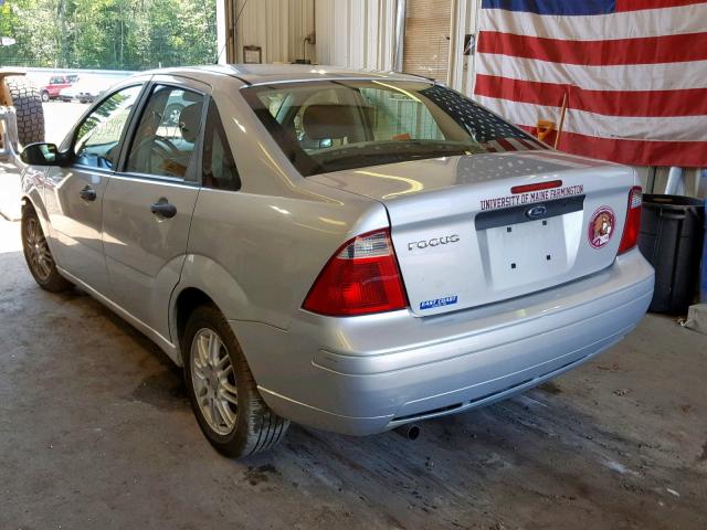 1FAFP34N57W244642 - 2007 FORD FOCUS ZX4 SILVER photo 3