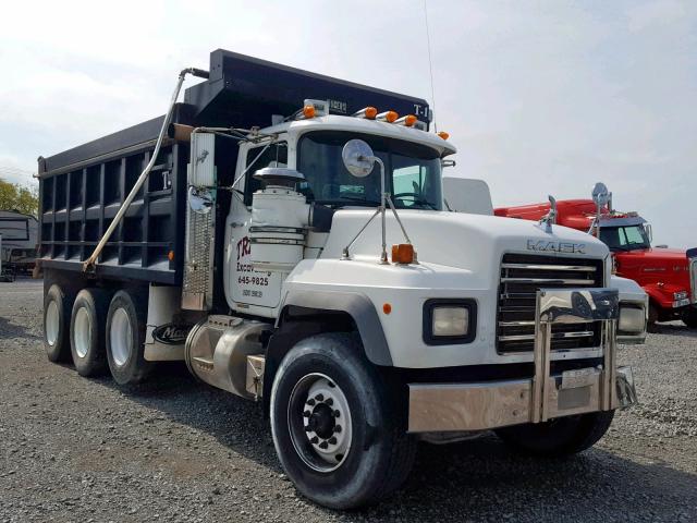 1M2P324C5YM054903 - 2000 MACK 600 RD600 WHITE photo 1