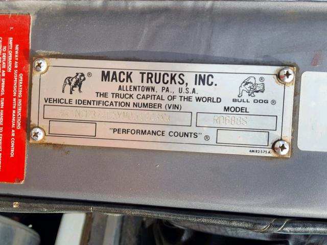 1M2P324C5YM054903 - 2000 MACK 600 RD600 WHITE photo 10