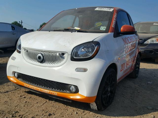 WMEFJ5DA6GK109800 - 2016 SMART FORTWO ORANGE photo 2