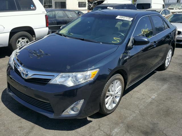 4T1BD1FK5DU072818 - 2013 TOYOTA CAMRY HYBR BLUE photo 2