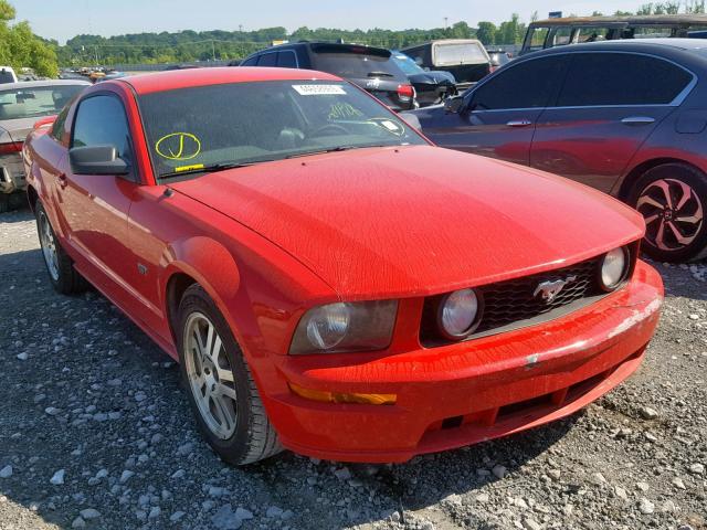 1ZVFT82H155170846 - 2005 FORD MUSTANG GT RED photo 1