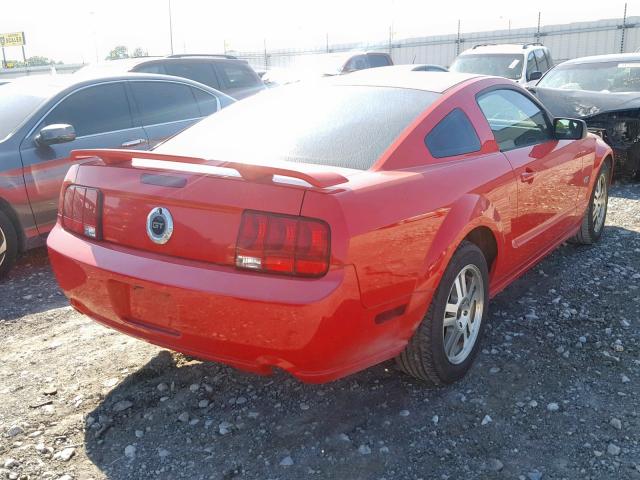 1ZVFT82H155170846 - 2005 FORD MUSTANG GT RED photo 4