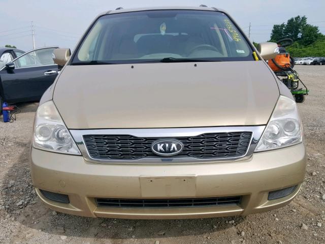 KNDMG4C72B6366460 - 2011 KIA SEDONA LX GOLD photo 9