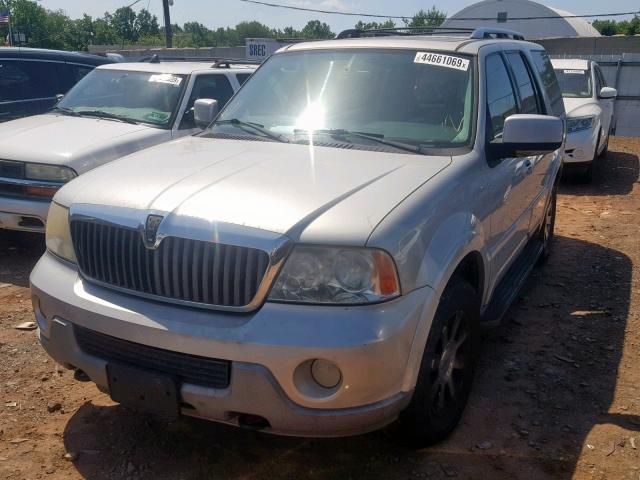 5LMFU27RX4LJ30511 - 2004 LINCOLN NAVIGATOR SILVER photo 2