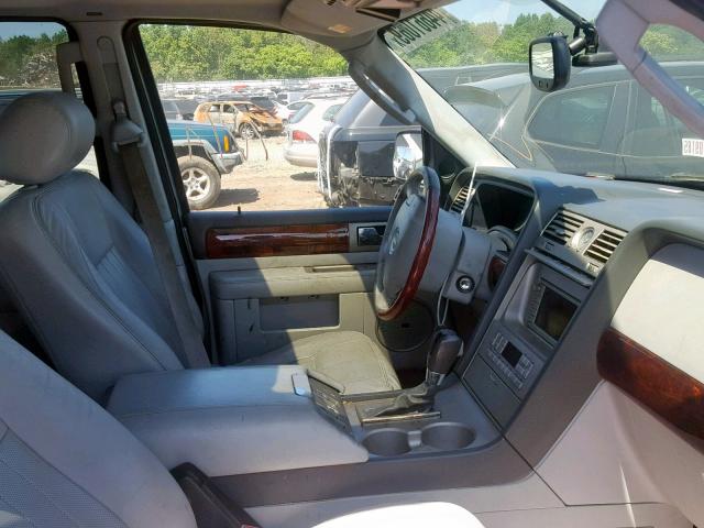 5LMFU27RX4LJ30511 - 2004 LINCOLN NAVIGATOR SILVER photo 5