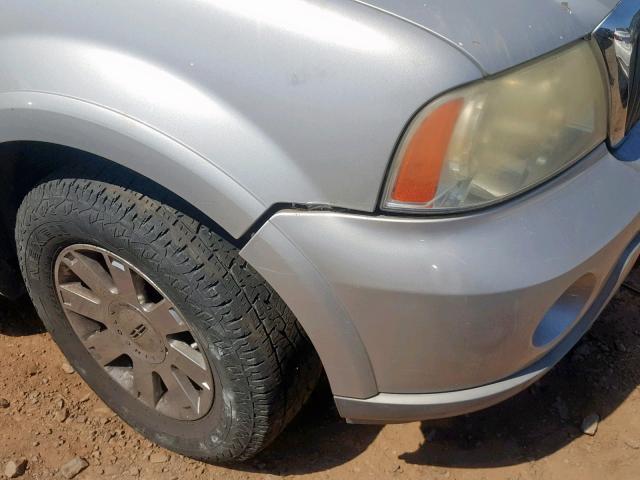 5LMFU27RX4LJ30511 - 2004 LINCOLN NAVIGATOR SILVER photo 9
