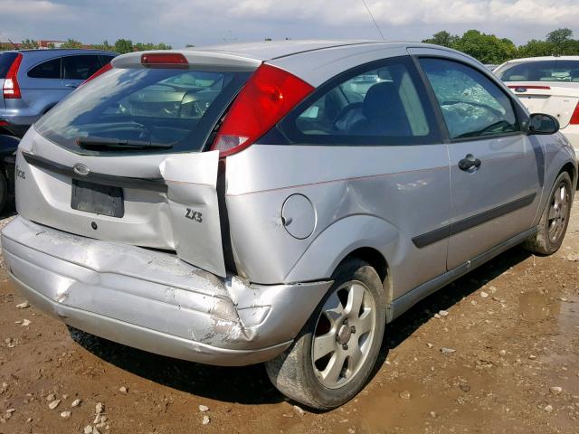 3FAFP31321R251433 - 2001 FORD FOCUS ZX3 SILVER photo 4