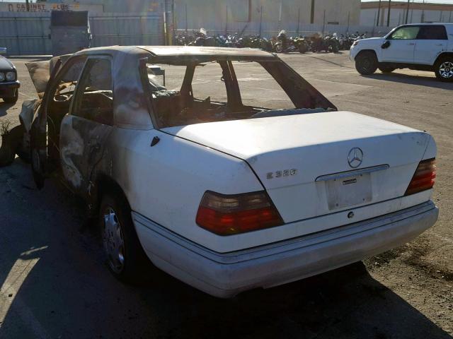 WDBEA32E8RC132446 - 1994 MERCEDES-BENZ E 320 WHITE photo 3