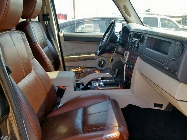 1J8HG58226C141802 - 2006 JEEP COMMANDER GRAY photo 5