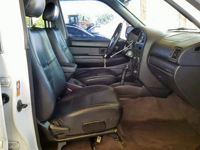 JN8DR07X61W511869 - 2001 NISSAN PATHFINDER WHITE photo 5