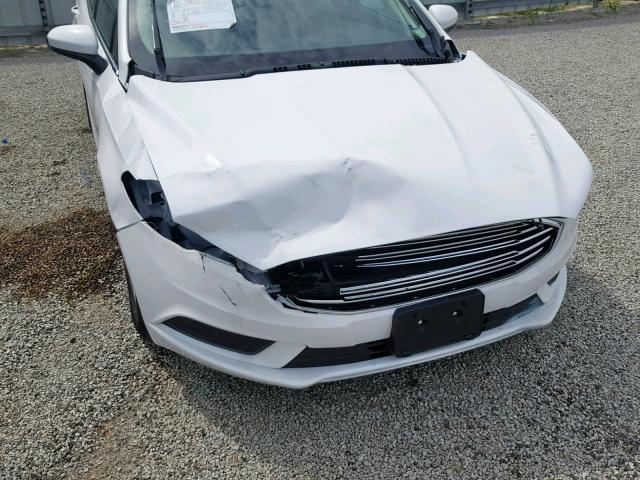 3FA6P0G7XJR195587 - 2018 FORD FUSION S WHITE photo 9