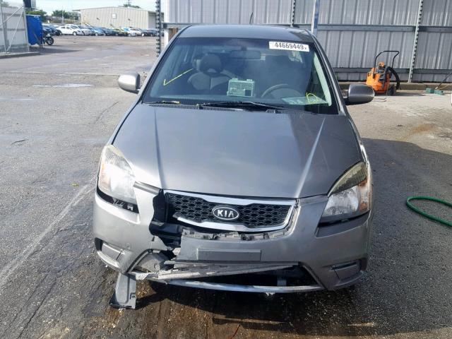 KNADH4A35A6656927 - 2010 KIA RIO LX GRAY photo 9