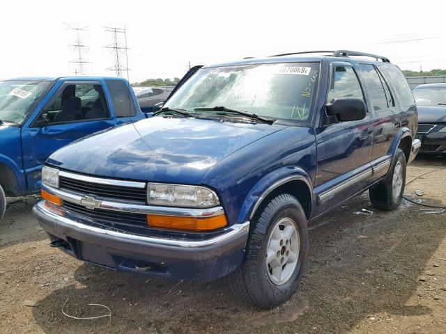 1GNDT13WXX2107402 - 1999 CHEVROLET BLAZER BLUE photo 2