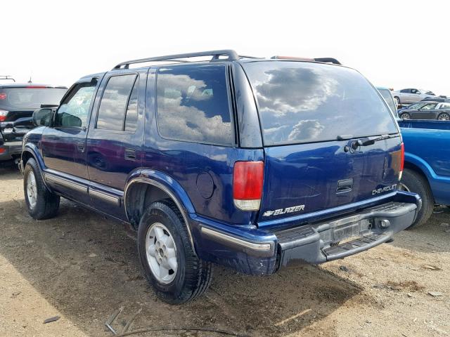 1GNDT13WXX2107402 - 1999 CHEVROLET BLAZER BLUE photo 3