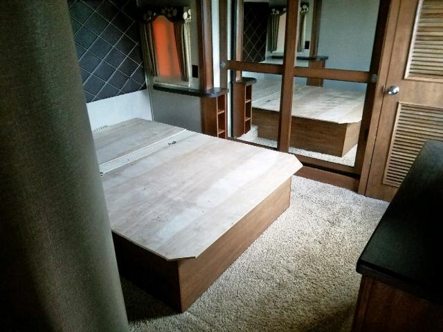 4YDF37925J4700764 - 2018 KEYSTONE MONTANA WHITE photo 5