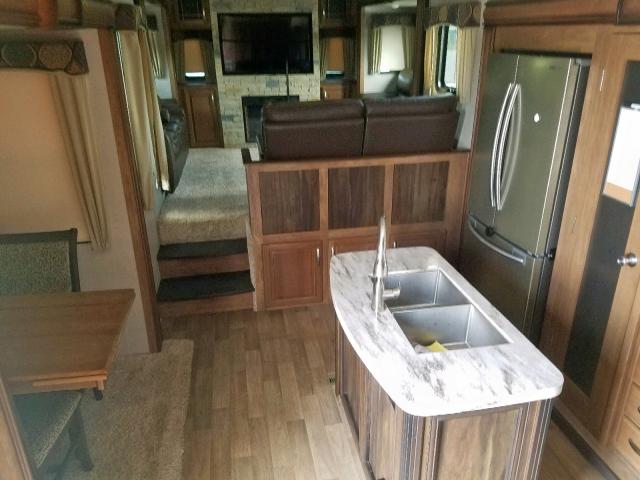 4YDF37925J4700764 - 2018 KEYSTONE MONTANA WHITE photo 6