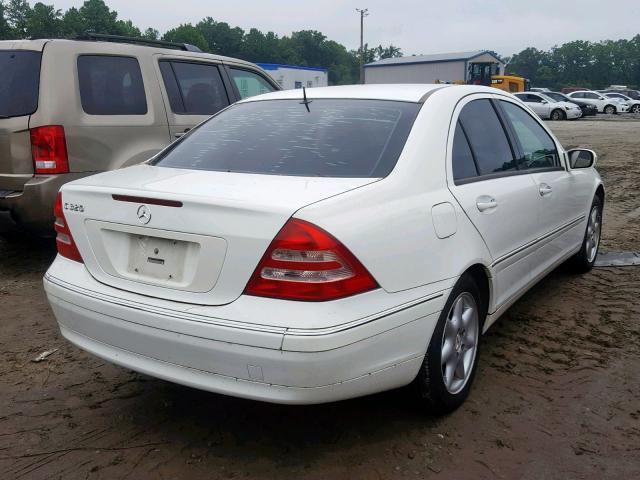 WDBRF64J92F175437 - 2002 MERCEDES-BENZ C 320 WHITE photo 4