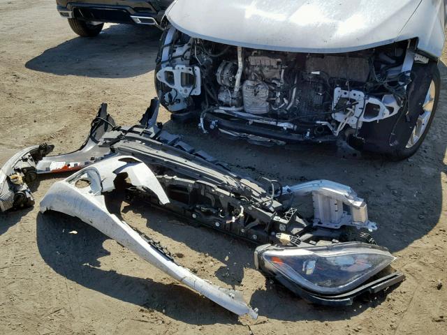 2C4RC1GG5JR141242 - 2018 CHRYSLER PACIFICA L WHITE photo 9