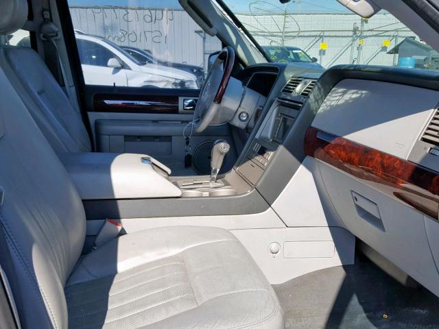 5LMFU28505LJ06070 - 2005 LINCOLN NAVIGATOR أسود صورة 5