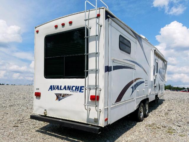 4YDF34022BE760539 - 2011 KEYSTONE AVALANCHE WHITE photo 4