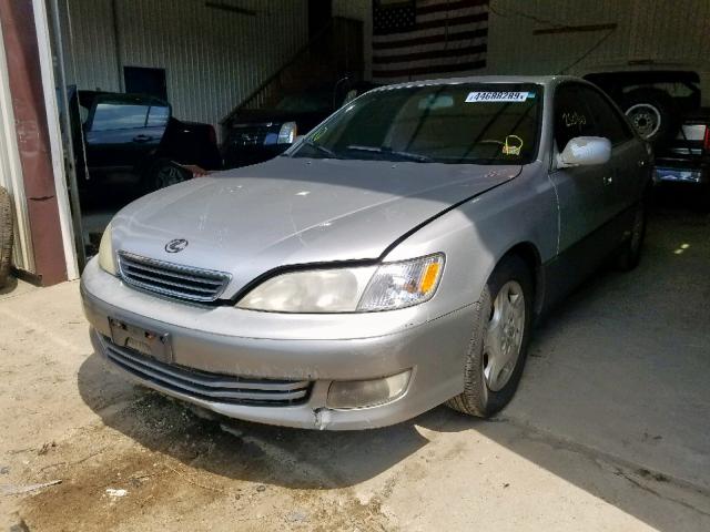 JT8BF28G0Y0283336 - 2000 LEXUS ES 300 SILVER photo 2