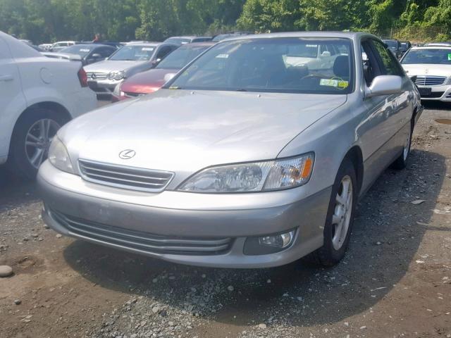 JT8BF28G510313761 - 2001 LEXUS ES 300 SILVER photo 2