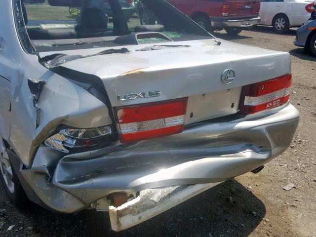 JT8BF28G510313761 - 2001 LEXUS ES 300 SILVER photo 9