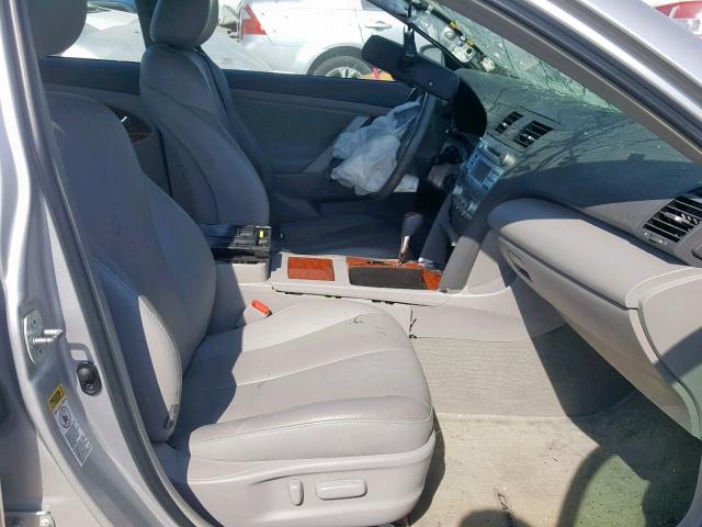 4T4BE46K19R052058 - 2009 TOYOTA CAMRY BASE SILVER photo 5