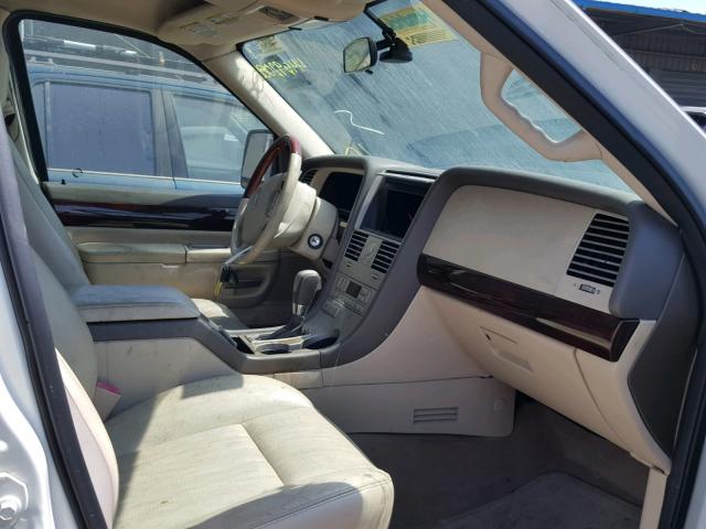 5LMEU68H74ZJ13266 - 2004 LINCOLN AVIATOR 白色 照片 5