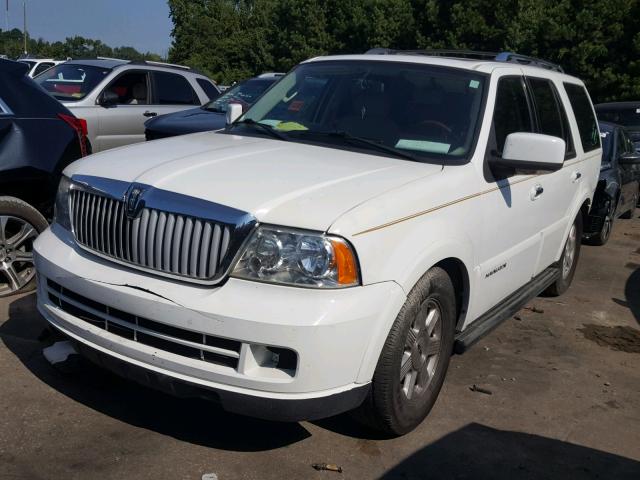 5LMFU27565LJ22145 - 2005 LINCOLN NAVIGATOR WHITE photo 2