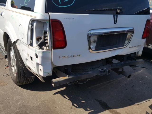 5LMFU27565LJ22145 - 2005 LINCOLN NAVIGATOR WHITE photo 9