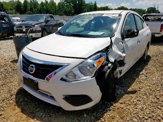 3N1CN7AP4HL865980 - 2017 NISSAN VERSA S WHITE photo 2