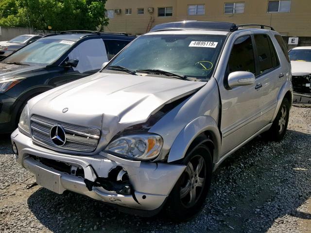 4JGAB74EX2A348877 - 2002 MERCEDES-BENZ ML 55 SILVER photo 2