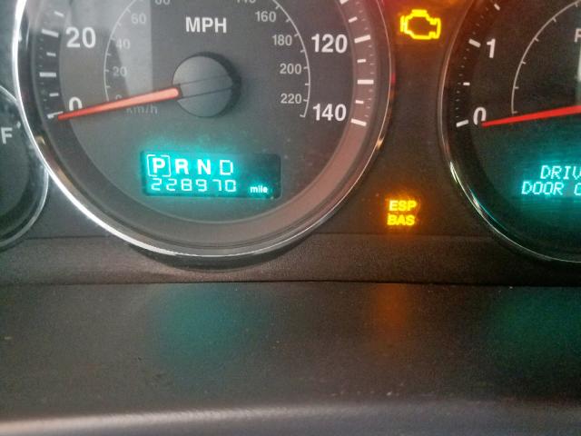 1J8HG48N76C280232 - 2006 JEEP COMMANDER SILVER photo 8