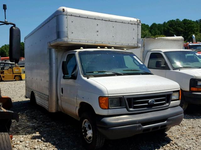 1FDXE45SX6DA58261 - 2006 FORD BOX TRUCK WHITE photo 1