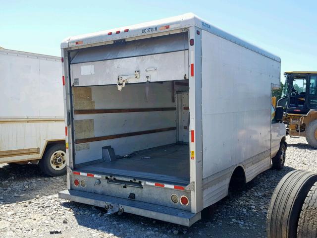 1FDXE45SX6DA58261 - 2006 FORD BOX TRUCK WHITE photo 4