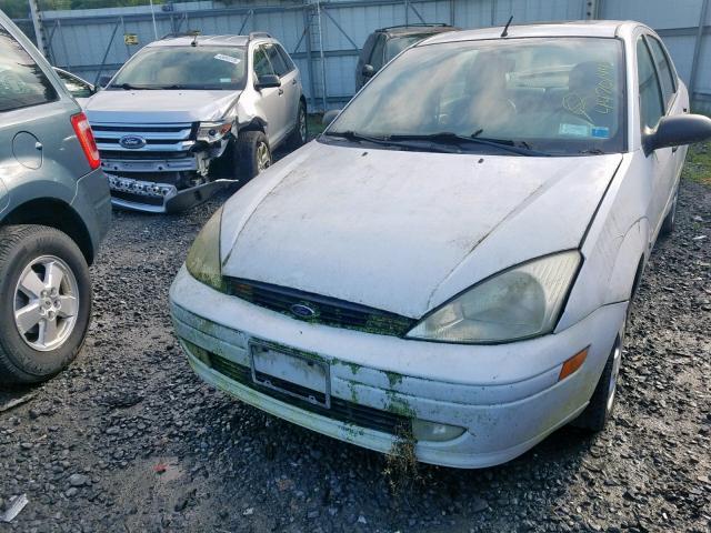 1FAFP38302W291644 - 2002 FORD FOCUS ZTS WHITE photo 2